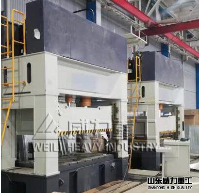 2000噸框架式液壓機(jī) 2000噸框架式液壓機(jī)