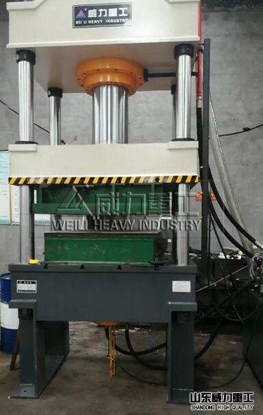 不銹鋼水箱成型機