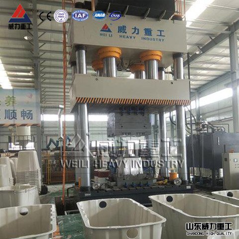 <b>三臺(tái)2000噸化糞池成型液壓機(jī)調(diào)試安裝投入生產(chǎn)</b> <b>三臺(tái)2000噸化糞池成型液壓機(jī)調(diào)試安裝投入生產(chǎn)</b>