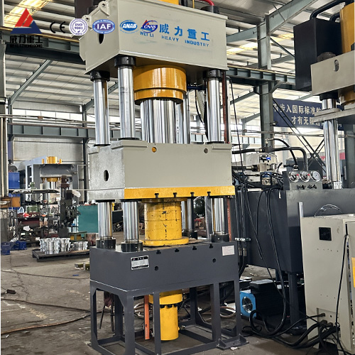 <b>315噸鍛造液壓機(jī)(四柱液壓機(jī))</b> <b>315噸鍛造液壓機(jī)(四柱液壓機(jī))</b>