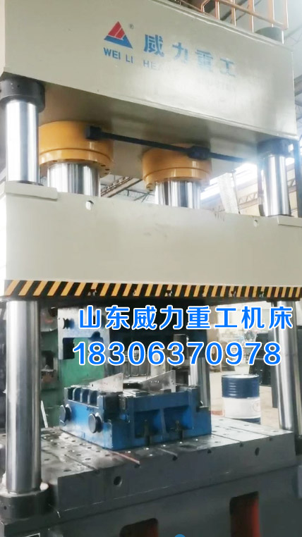 800噸液壓機帶液壓墊拉伸機客戶現場