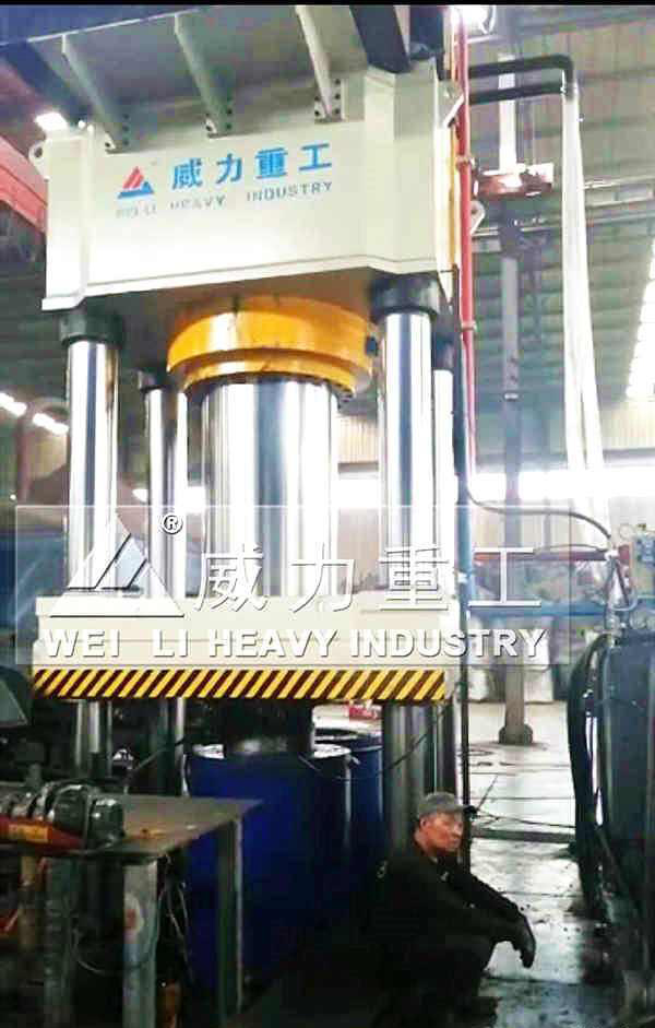 山東威力重工坩堝成型四柱液壓機(jī)