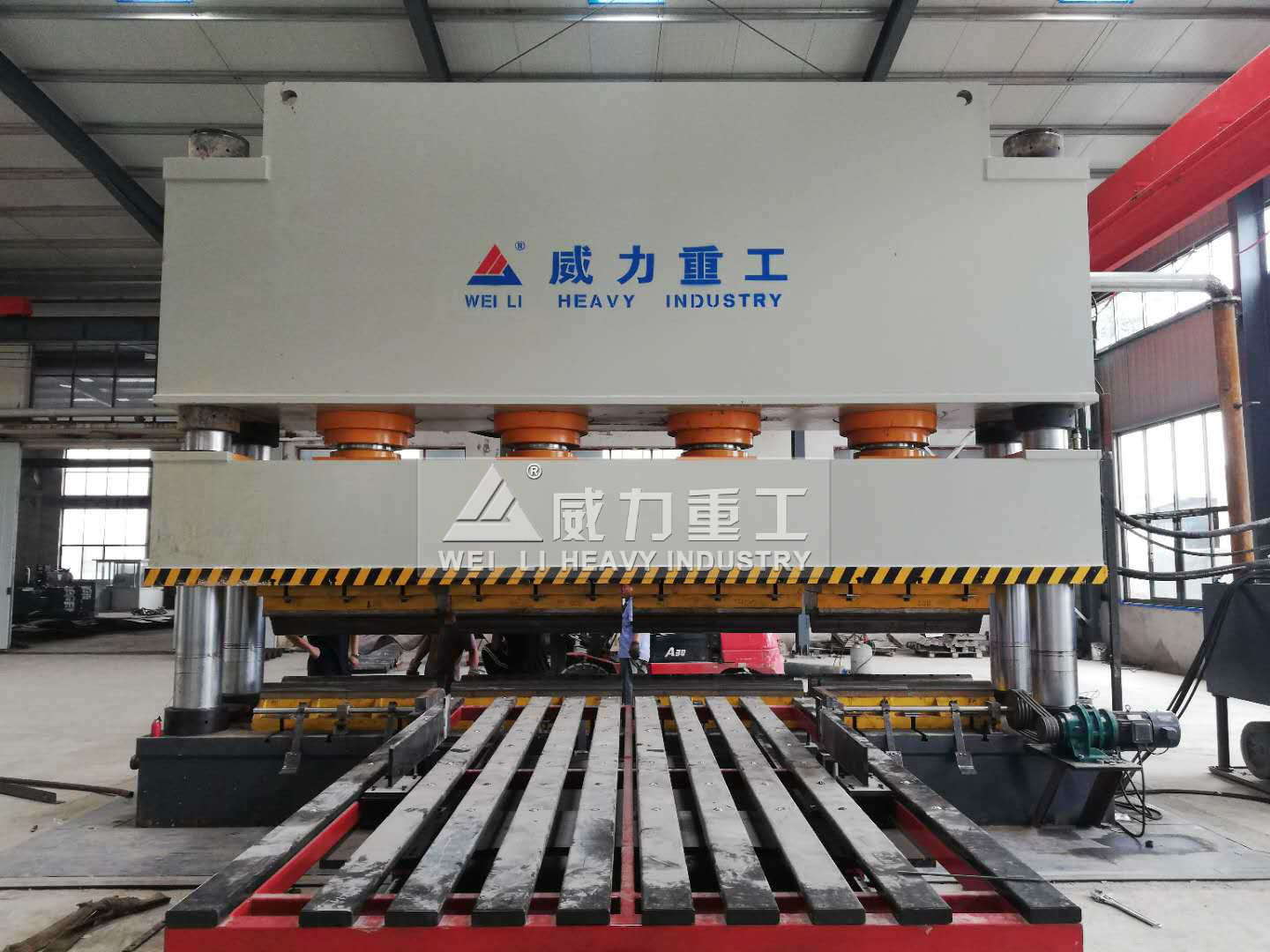 集裝箱側板液壓機四柱式結構