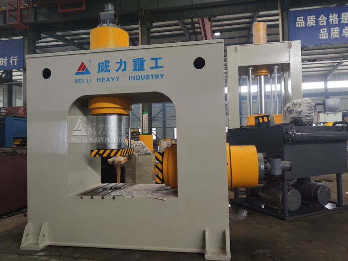 500噸多向鍛造液壓機加工車間