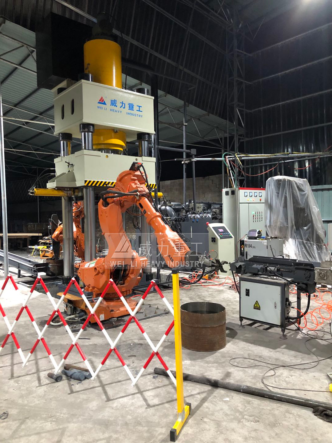 鍛造長(zhǎng)軸專(zhuān)用四柱液壓機(jī)